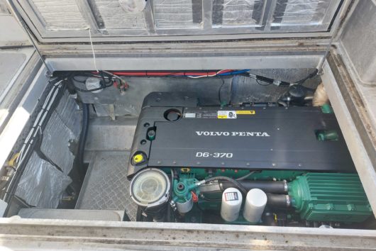 Bladerunner 12.2m power cat - Image 15