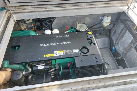 Bladerunner 12.2m power cat - Image 16