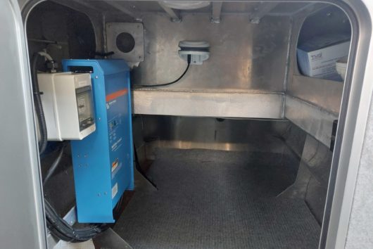 Bladerunner 12.2m power cat - Image 14